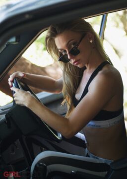 chloe toy in car entertainment 0038 256x362 - Girlfolio - In-Car entertainment